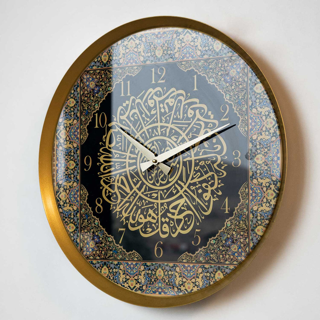 Horloge murale colorée en métal avec sourate écrite Ikhlas - recouverte de plexiglas - WAMS012